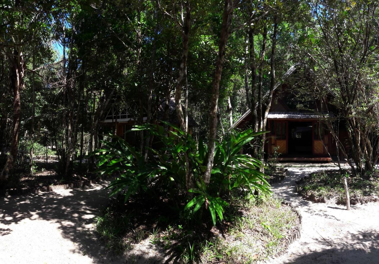 Les Acacias Bungalows Manambolo Exterior photo