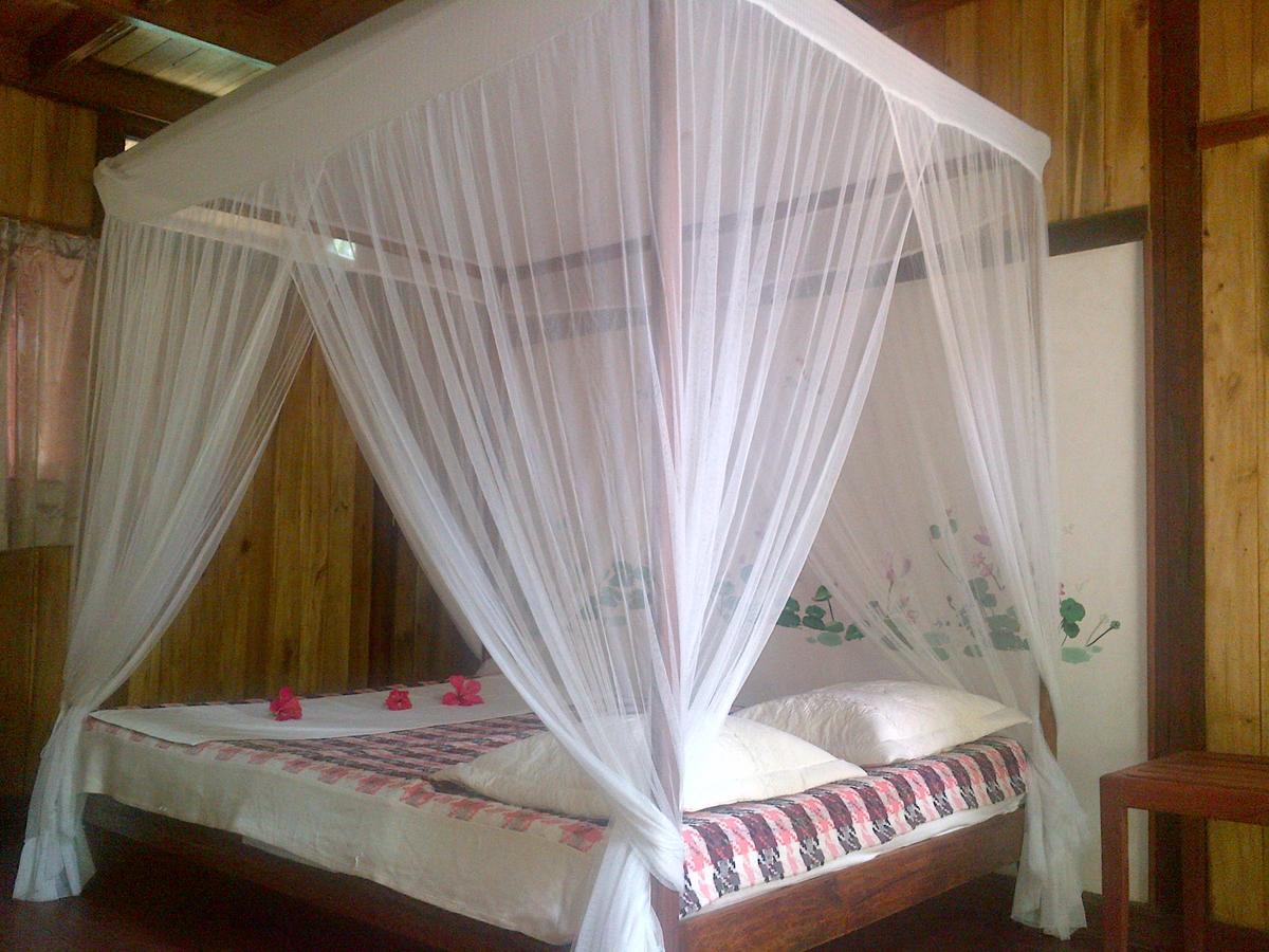 Les Acacias Bungalows Manambolo Exterior photo
