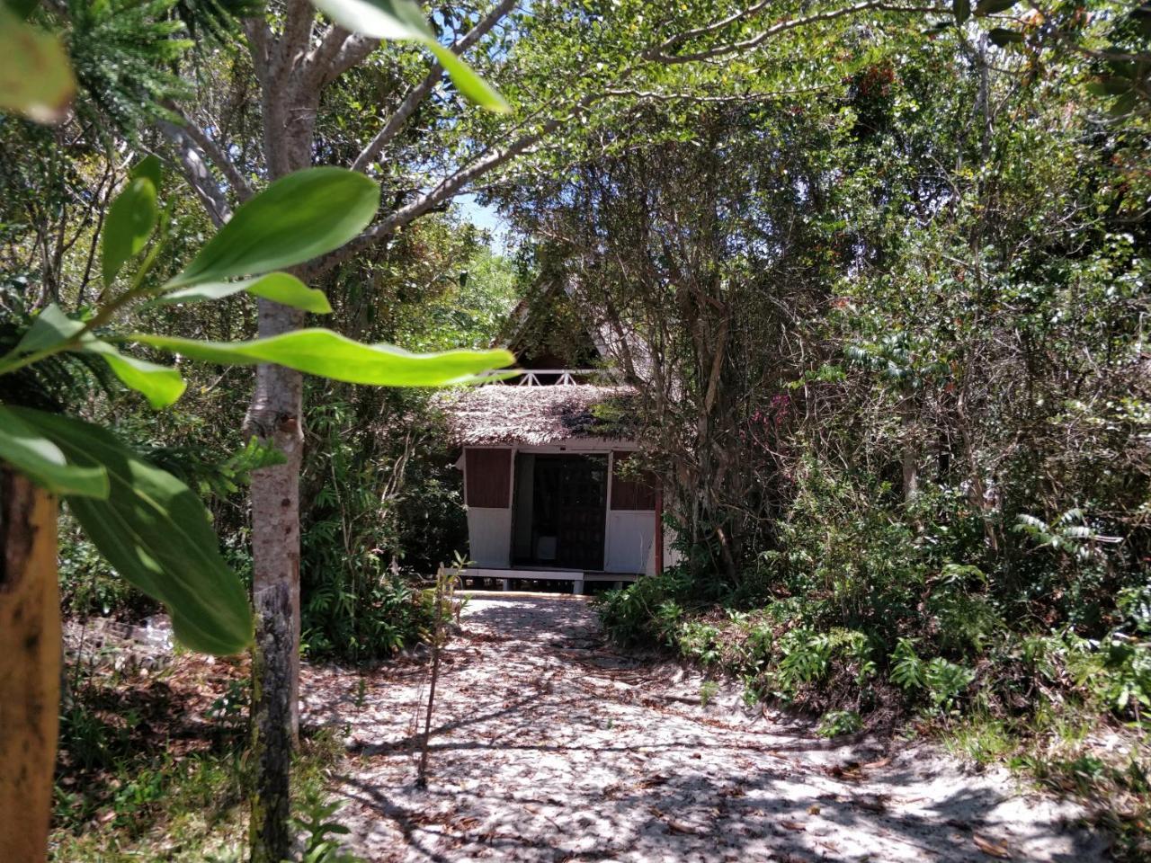 Les Acacias Bungalows Manambolo Exterior photo