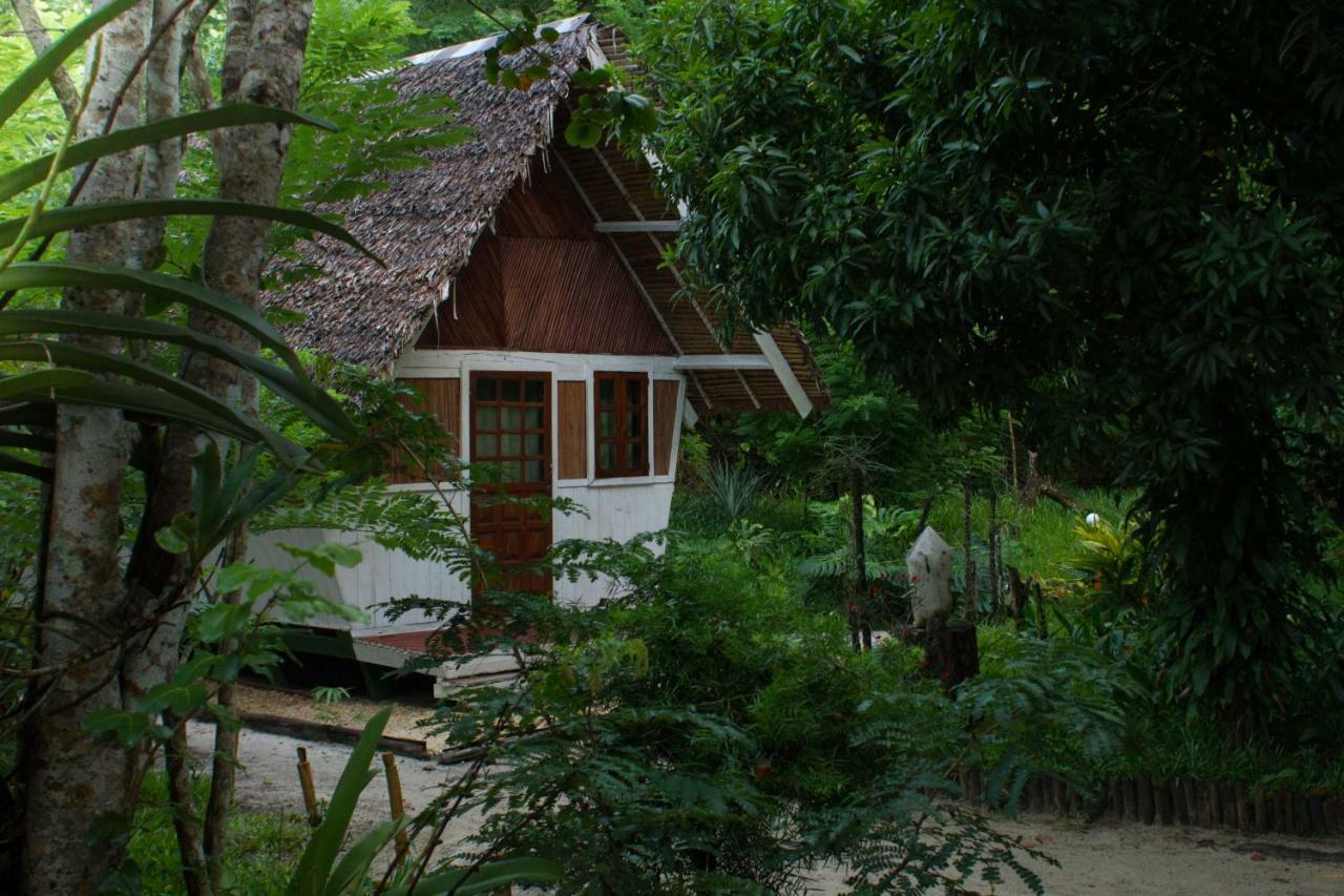 Les Acacias Bungalows Manambolo Exterior photo